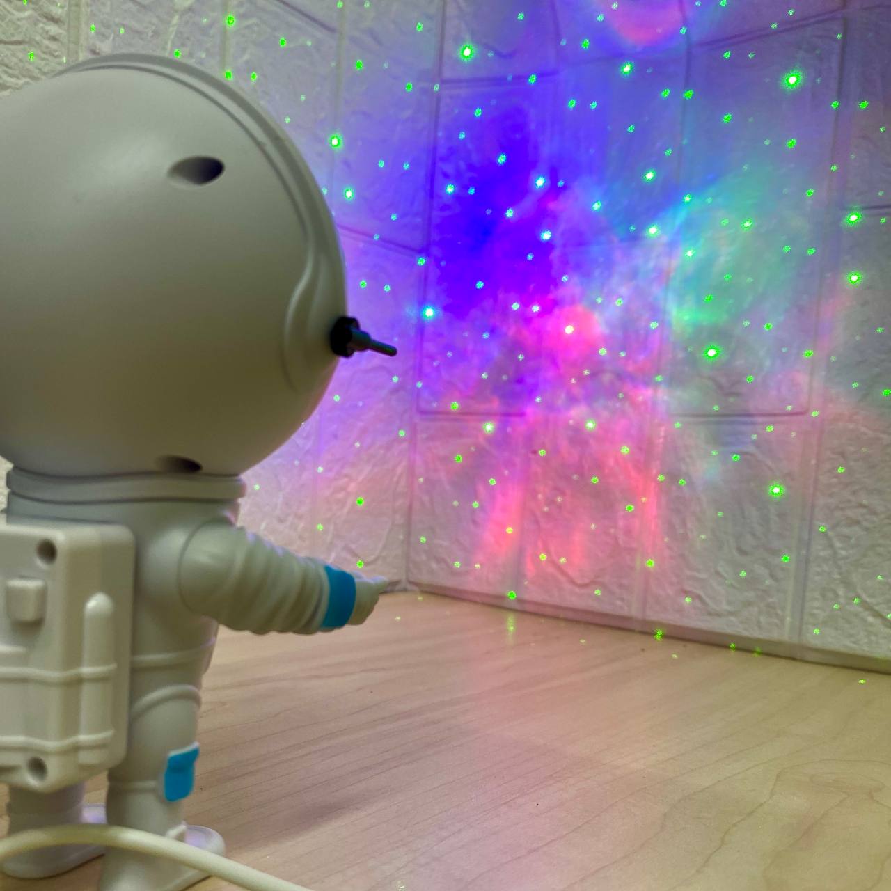 Mini Lámpara Astronauta LED – Ilumina y Decora tu Espacio